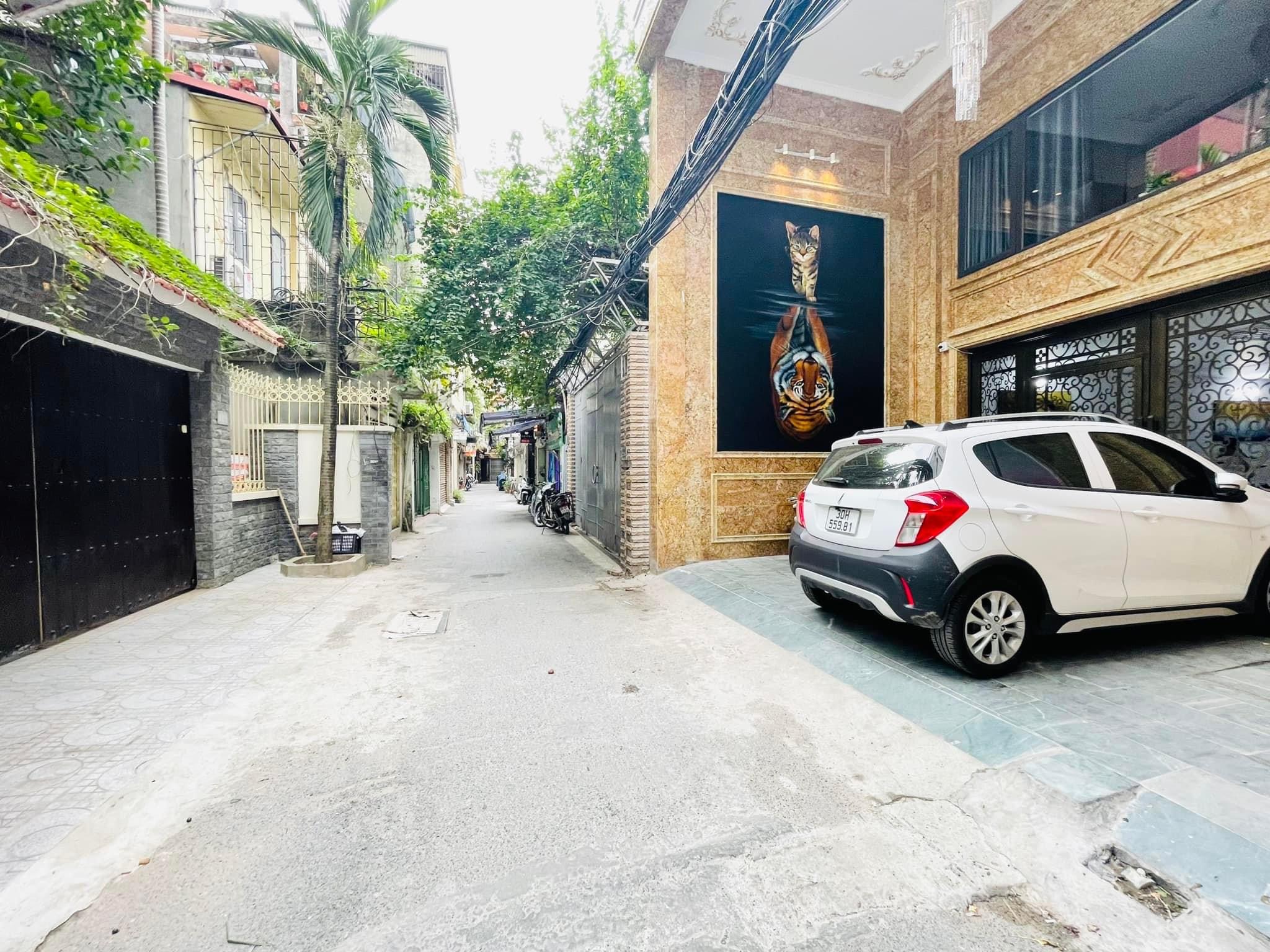 Bán Toà Nhà Căn Hộ Dịch Vụ Xây Mới Phố Đội Cấn. 194m2, 9 Tầng, MT 6m. Ô Tô. 220 tr/th