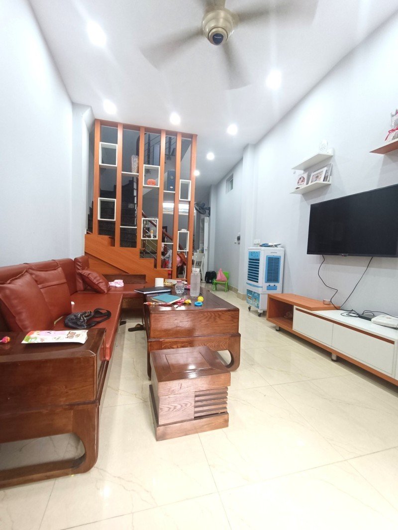 GIẢM SẬP SÀN. Đi Mỹ bán gấp nhà Đại Mỗ-Nam Từ Liêm, 50m2 x 4 tầng, 3 thoáng, nhỉnh 4 tỷ.