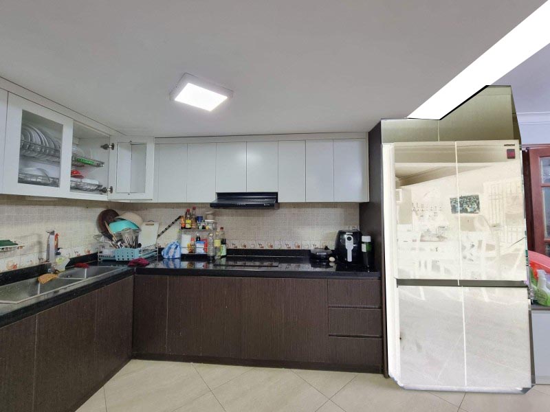 Phố Dịch Vọng, DT 57m², mặt tiền 12m, ngõ ô tô, chỉ 5 tỷ rưỡi