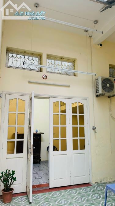 Vị trí đắc địa cần bán gấp nhà phố Trường Chinh - Đống Đa, DT 51m2. Giá 58tr/m2. Lh 0947.366.838