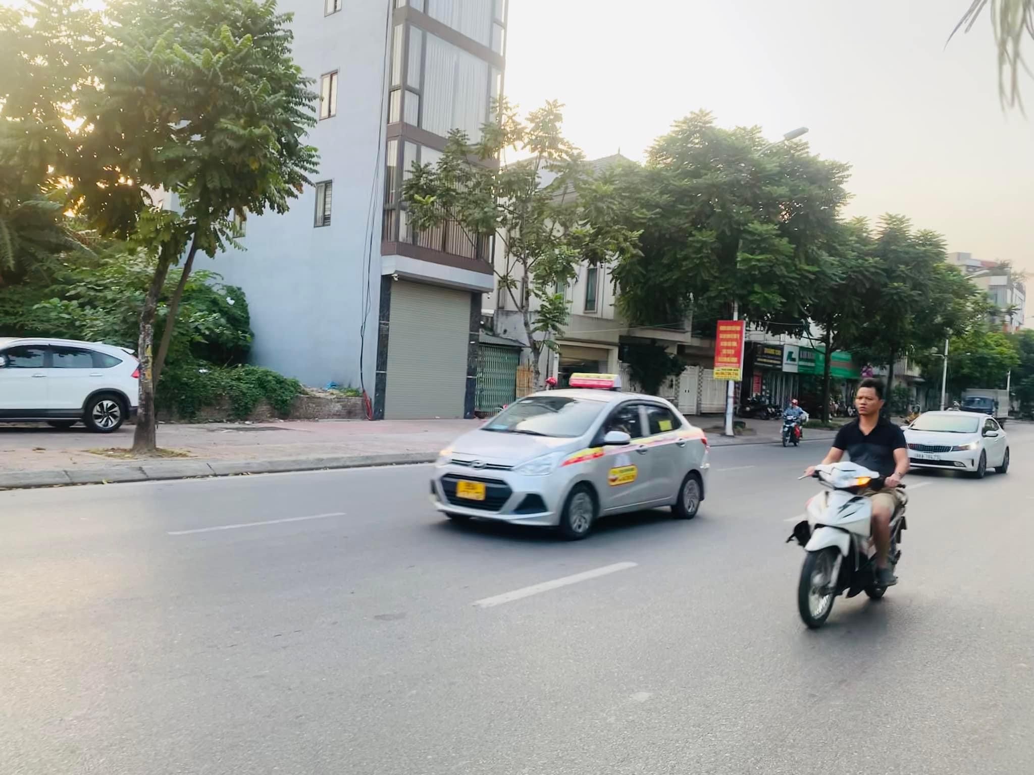 Bán đất mặt phố Cổ Linh, kinh doanh mọi loại hình, 70m2 mt 5.2m nhỉnh 16 tỷ