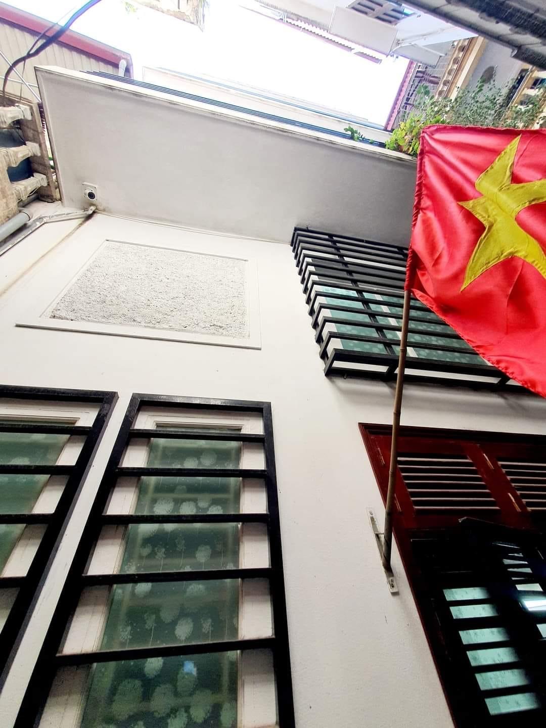 Bán nhà Nguyễn Chính,Tân Mai ô tô đỗ gần,về ở luôn.