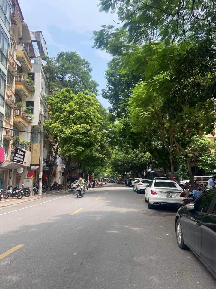 HIẾM 4 TỶ Ba Đình, 50M Ô TÔ TRÁNH, NHÀ ĐẸP LONG LANH, BA GÁC VÀO NHÀ.