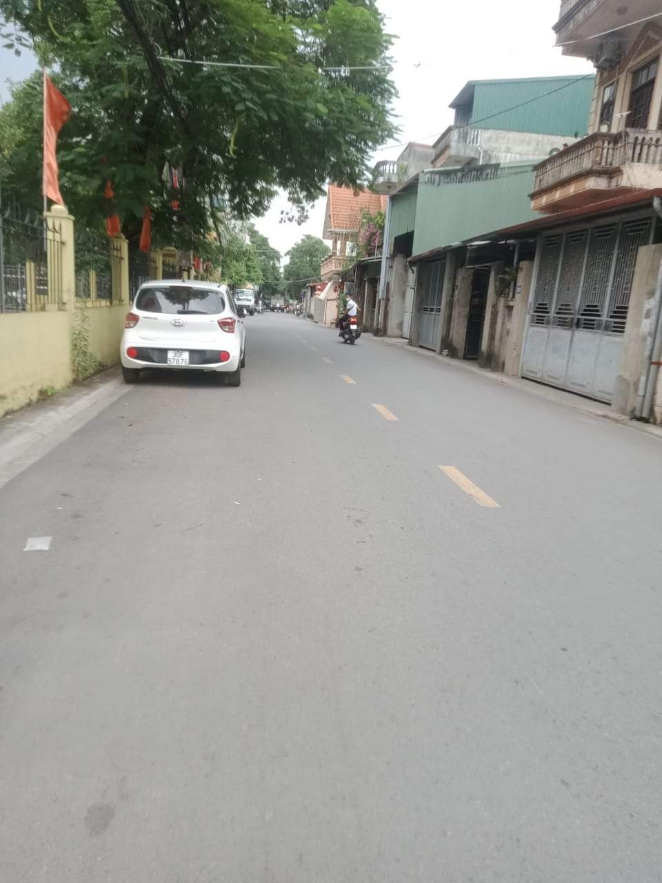 Bán Đất Mặt Phố Kinh Doanh, 3 Ô Tô Tránh, 70m2, MT 5m, Giá 7.5 Tỷ Tại Long Biên