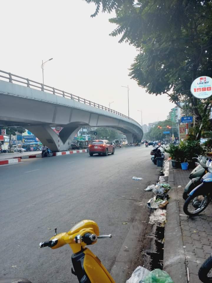 LÒ ĐÚC- TẦM TIỀN HIẾM CÓ, KHÓ TÌM - THANG MÁY-VỈA HÈ RỘNG - KD VÔ ĐỐI- 1 MẶT PHỐ 1 MẶT NGÕ