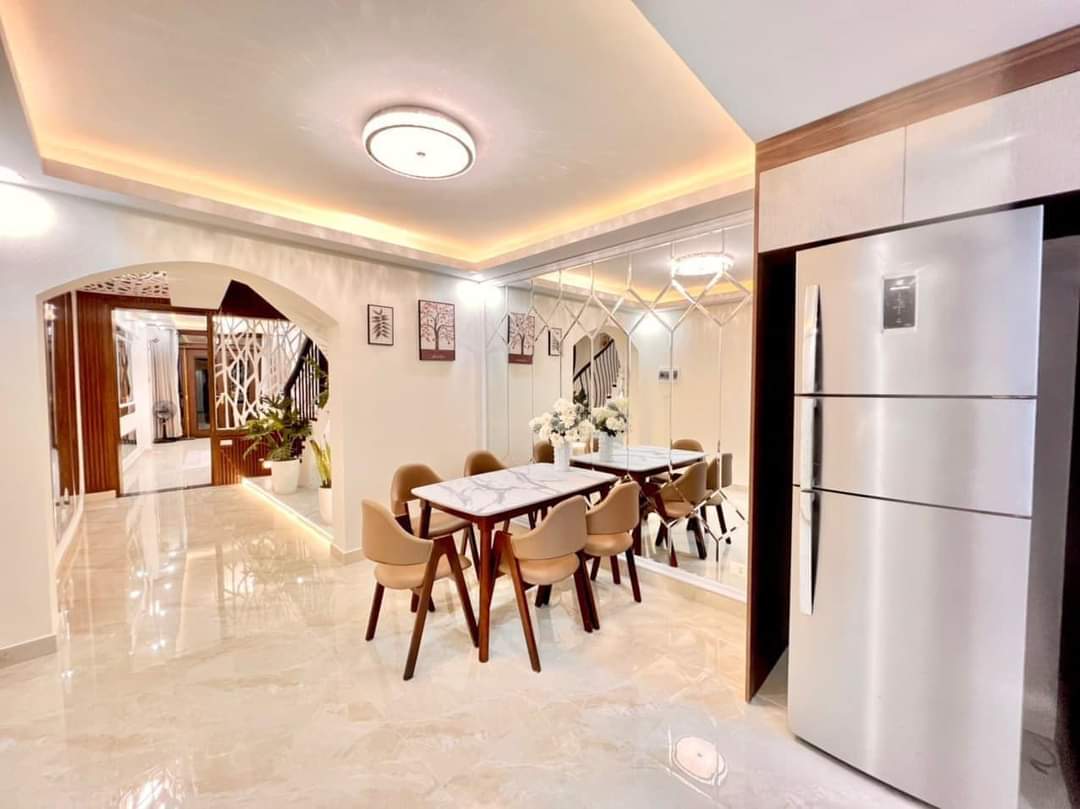 Chính chủ bán gấp nhà Minh Khai 72m 4tầng sát phố ô tô đỗ cửa sổ đỏ chính chủ