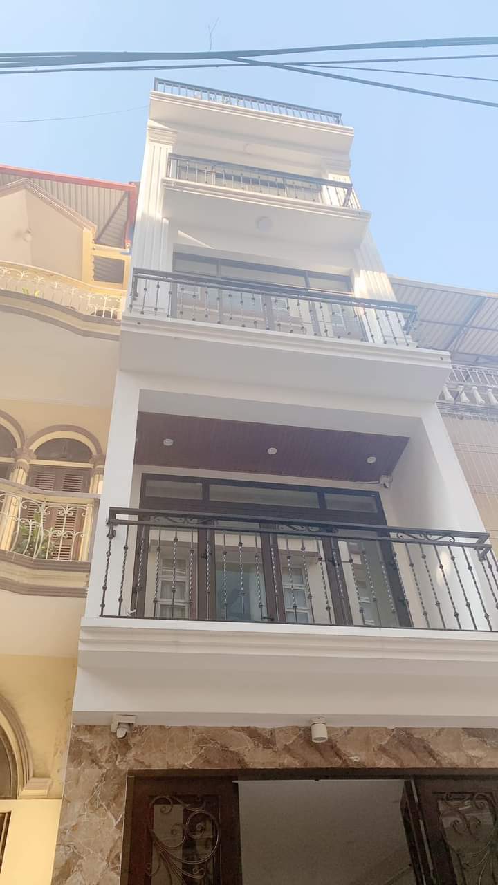 MẶT PHỐ Kinh doanh Sầm uất, THANG MÁY, 2 THOÁNG, SÁT PHỐ HOÀNG QUỐC VIỆT.