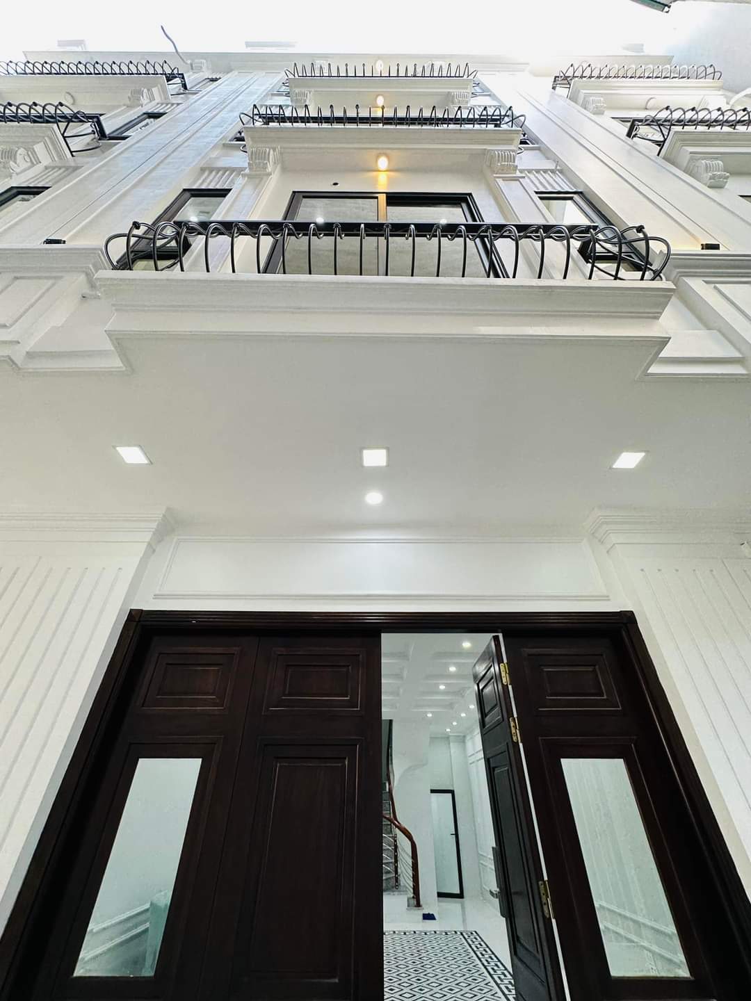 NGUYỄN KHANG, NHÀ MỚI ĐẸP, 6 TẦNG , THANG MÁY, SÁT MẶT PHỐ, Ở SIÊU SƯỚNG