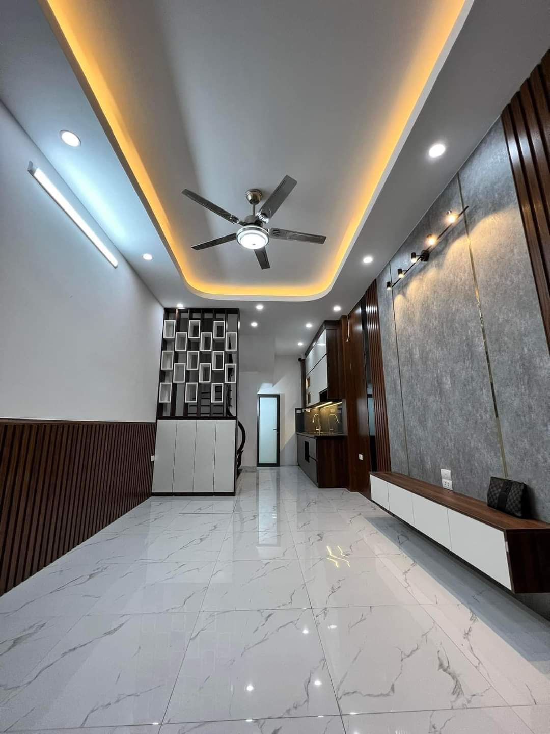 🙏 GẤP, CHỈ 3.45 TỶ, BÁN NHÀ 5 TẦNG, PHỐ ĐÀM QUANG TRUNG, LONG BIÊN