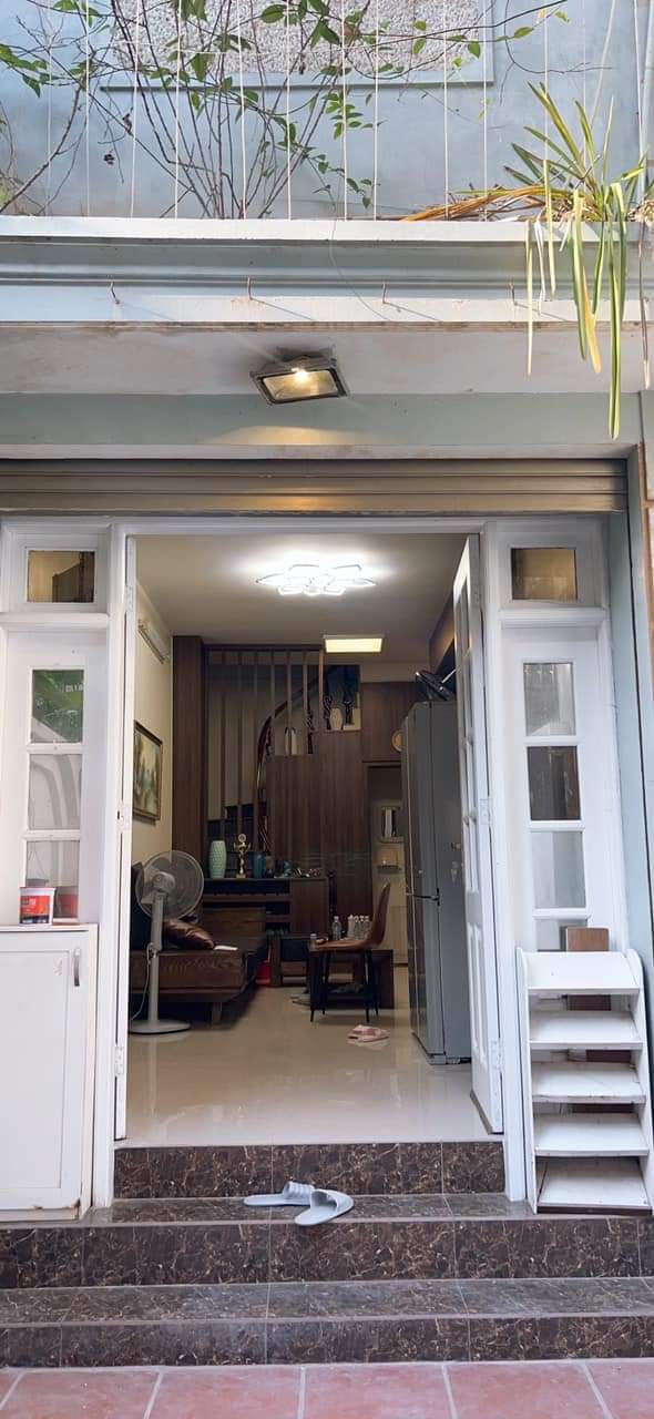 Cần bán gấp căn 30m 2 tầng mặt tiền 3.5m giá 1.5 tỷ