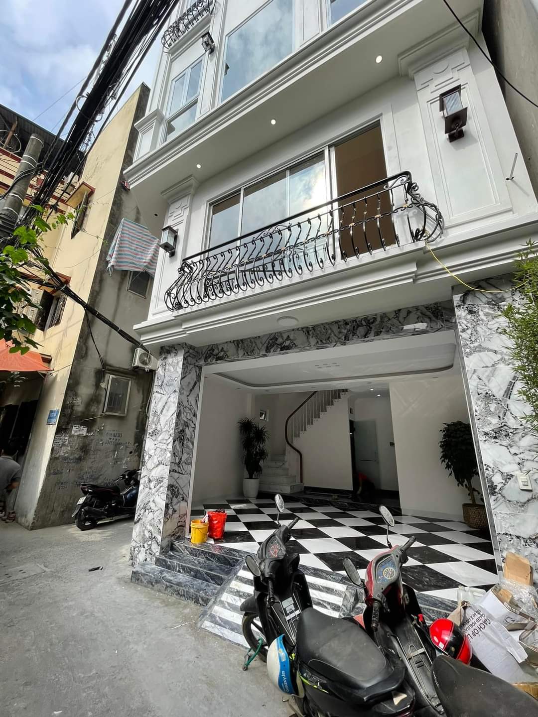 NHÀ MỚI CẦU GIẤY, 6 TẦNG THANG MÁY, LÔ GÓC THOÁNG SÁNG RỰC RỠ, NGÕ THÔNG