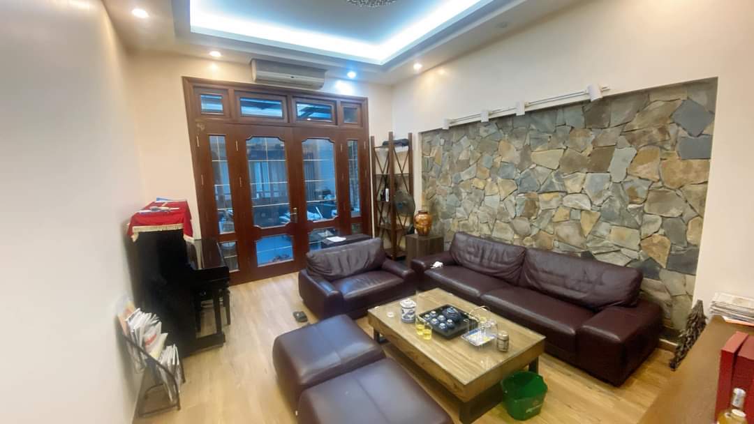 CẦN TIỀN BÁN GẤP NHÀ MẶT PHỐ NGHYỄN KHANG - CẦU GIẤY - KINH DOANH - Ô TÔ TRÁNH . DT: 98M2X4T, GIÁ 18.9 TỶ