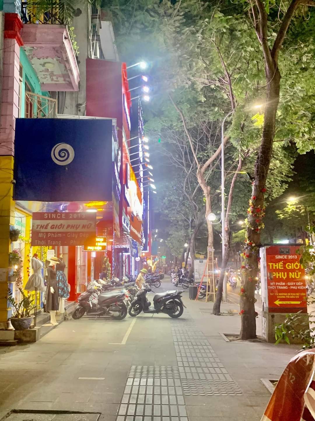 Thái hadlf 46m mt5m 4tầng ngõ nông thẳng tắp rộng rãi, sân để xe 70m 5.8tỷ