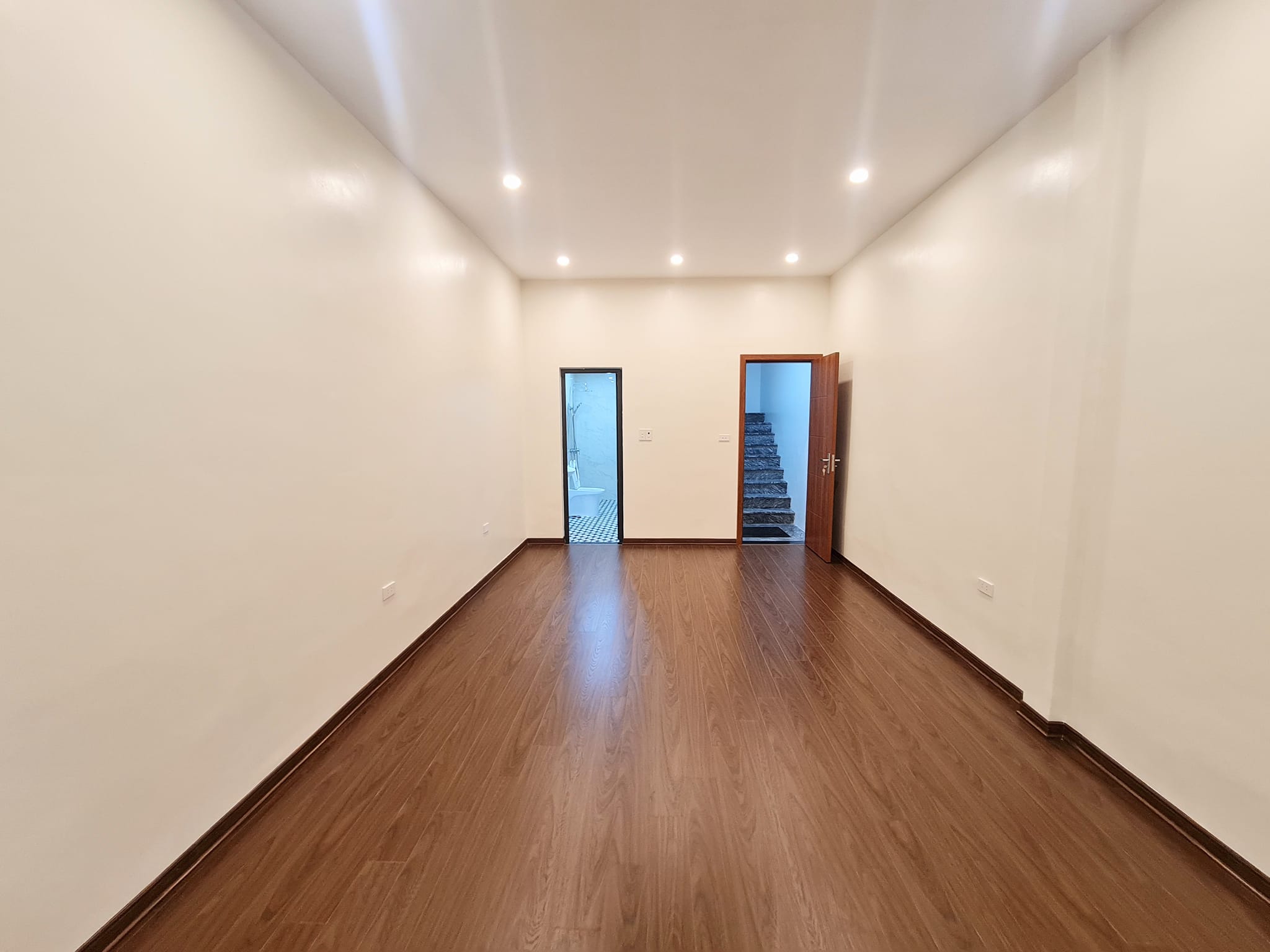 Bán nhà phố Hồng Mai, Hai Bà Trưng, S 40m2 x 6 tầng, cách ô tô 15m, giá chỉ 4 tỷ 880