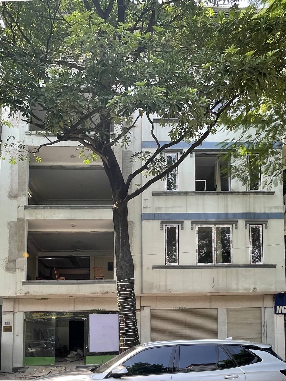 Cho thuê nhà KĐT Bắc linh Đàm 150m x 5 tầng, MT 12m, thông sàn, có thang máy, giá 95 triệu