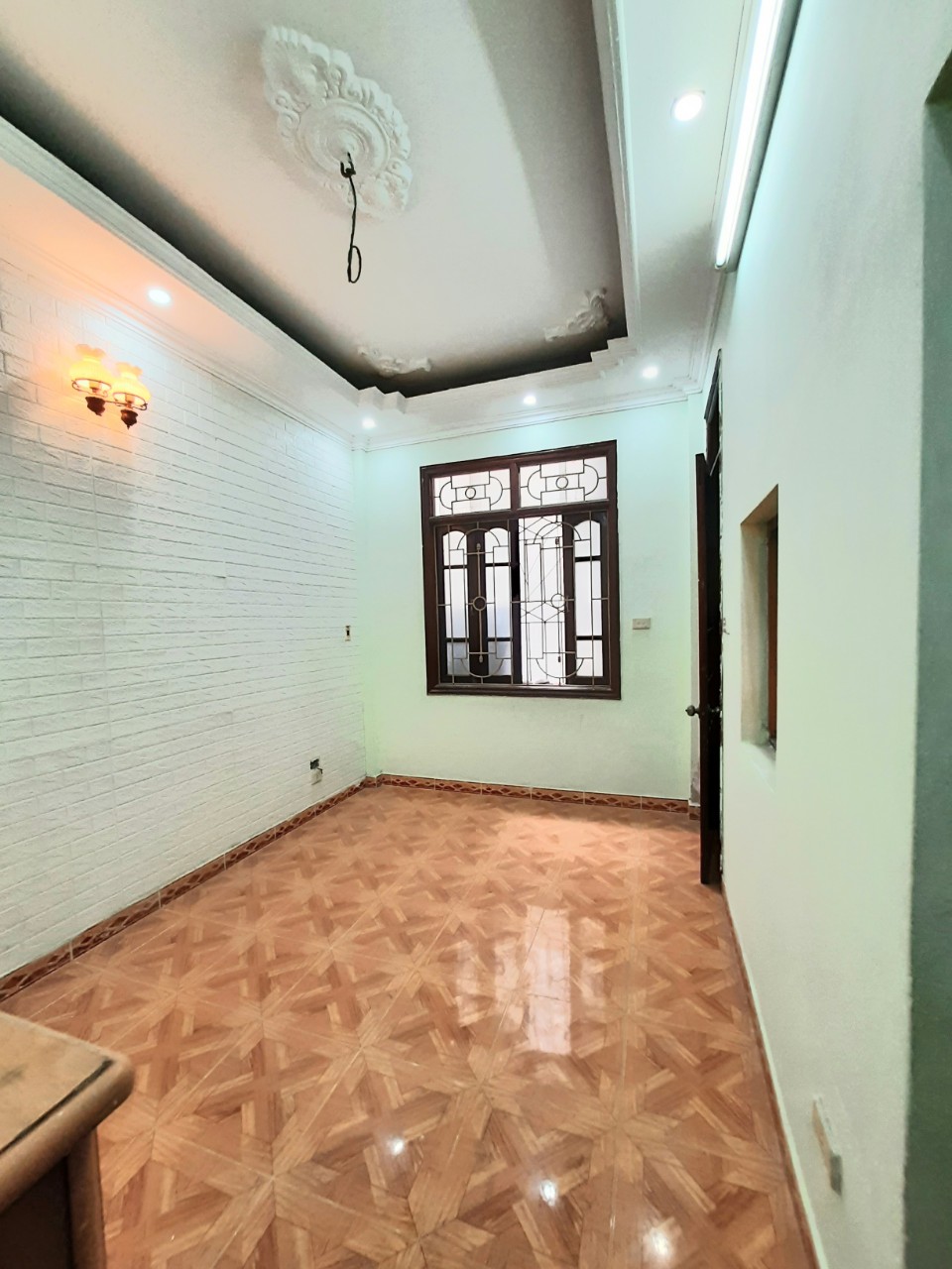 Tây Sơn Đống Đa dt 25m2 xây 5 tầng mặt tiền 4m giá chỉ 2.55 tỷ