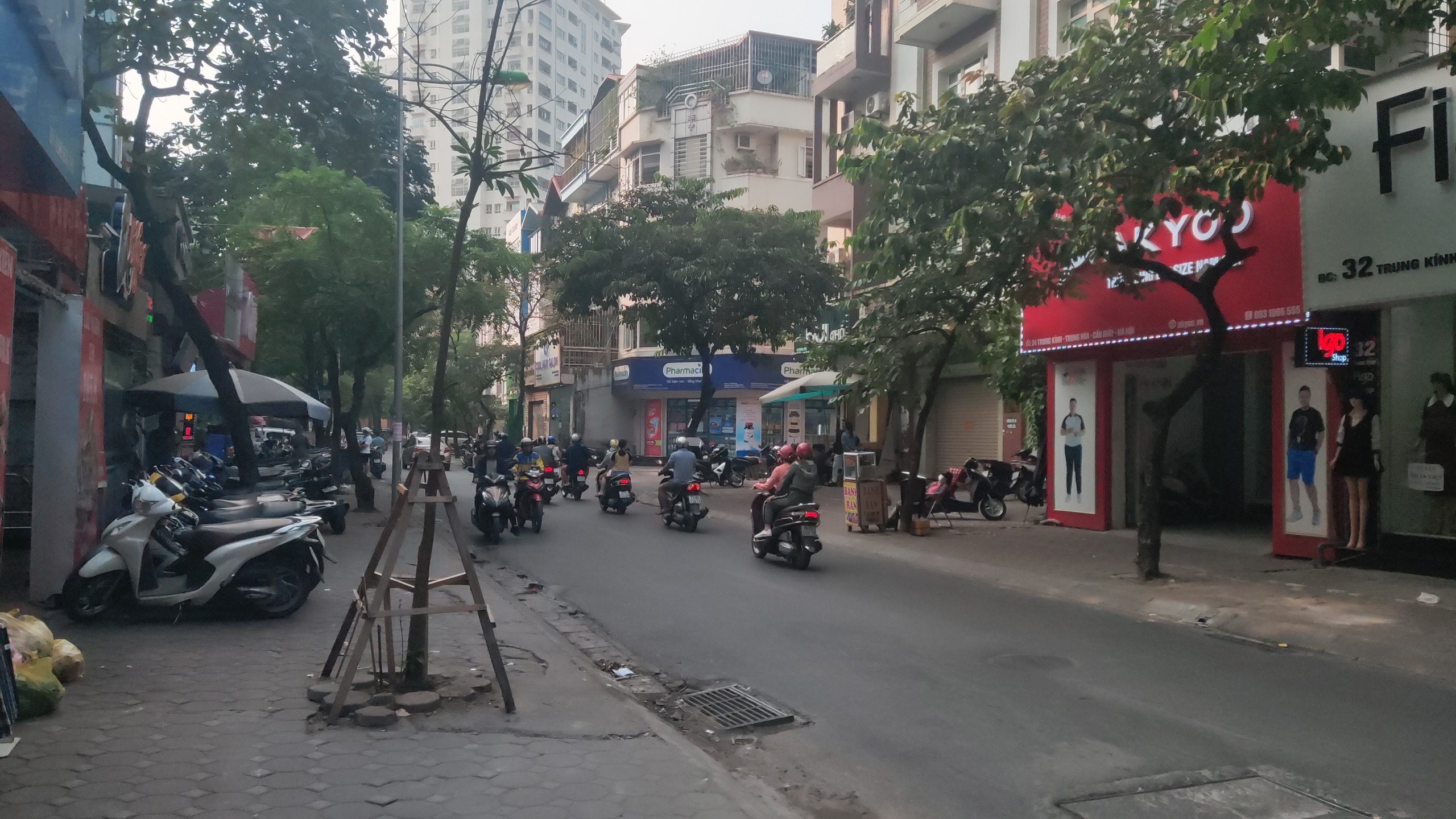 Bán Nhà mặt Phố Nguyễn Văn Tuyết 17,45tỷ 52m2 mặt tiền 6.2 kinh doanh sầm uất đêm ngày