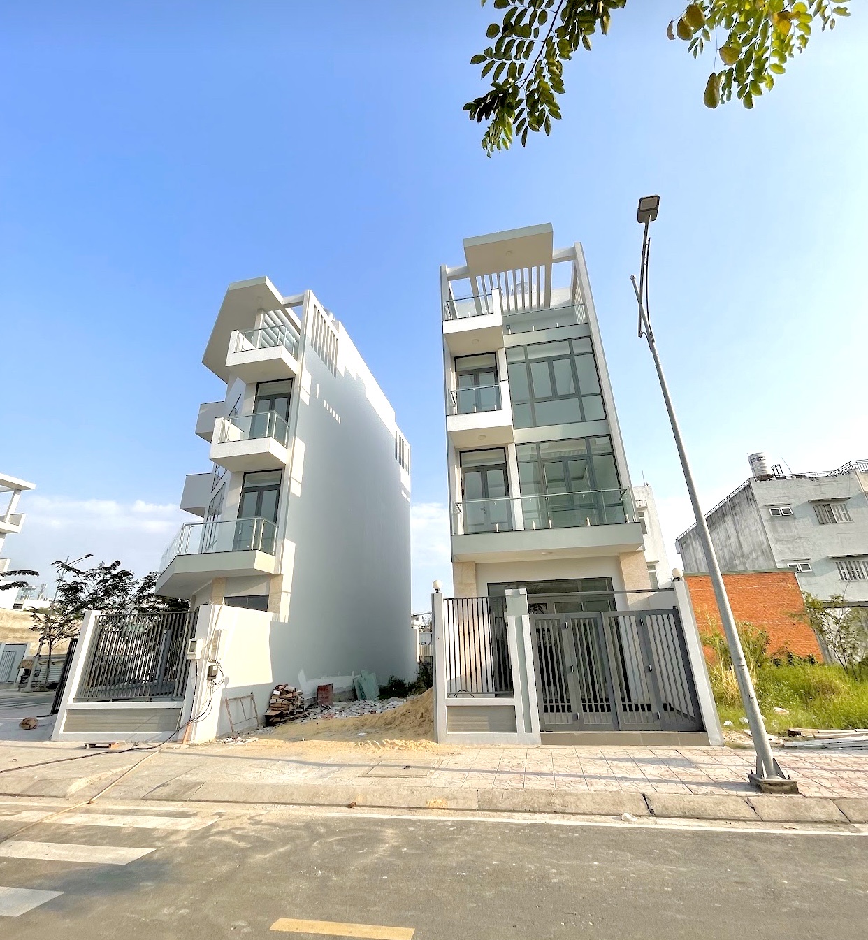 Bán gấp đất xã Tân Xuân KDC Chợ Đầu Mối, Hóc Môn, cách QL22 chỉ 300m SHR full thổ cư, 97m2 giá TT 1.5 tỷ