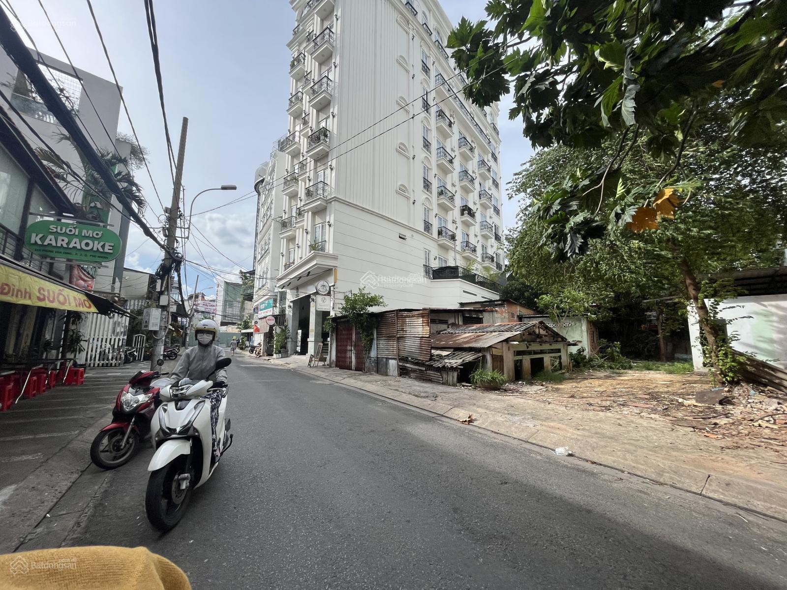 Tôi cần sang lô đất Phú Nhuận, đường Phùng Văn Cung, P. 7, DT 96m2 giá 2tỷ2 cách Phan Đăng Lưu 500m