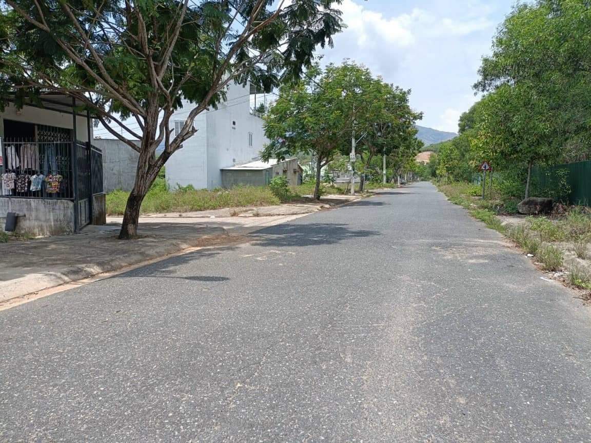 Nhà phố triệu đô. Chính chủ bán nhà 3 mê mới tinh 58m . TĐC