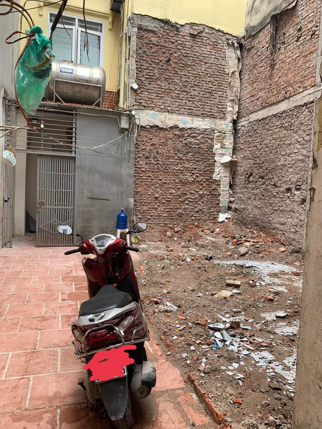 CỰC HIẾM. CỰC ĐỈNH. KHU VỰC DÂN CƯ TẤP NẬP