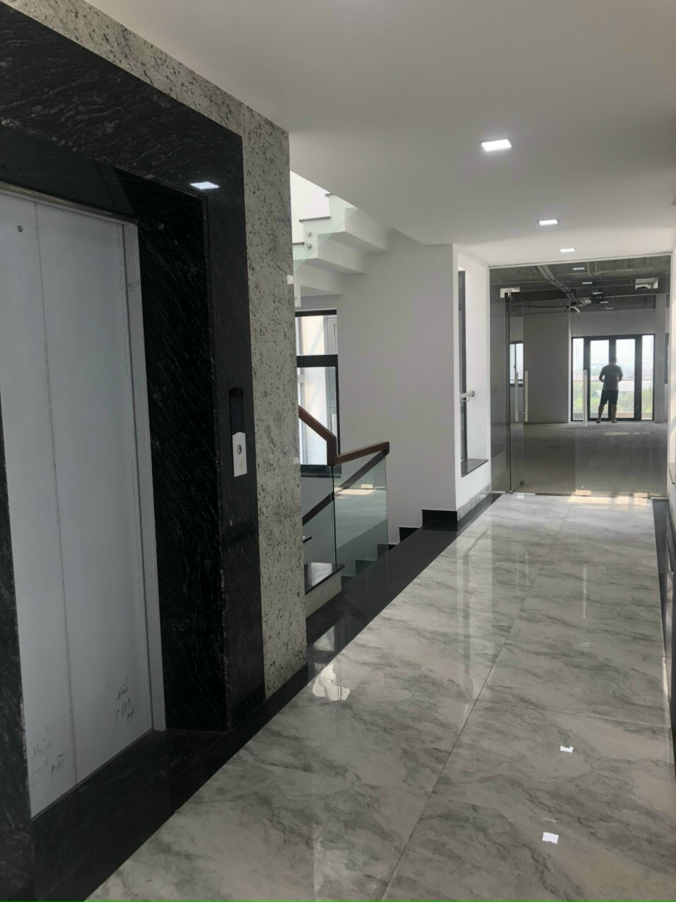 Tòa nhà building mặt tiền đường nguyễn duy trinh TP. Thủ Đức