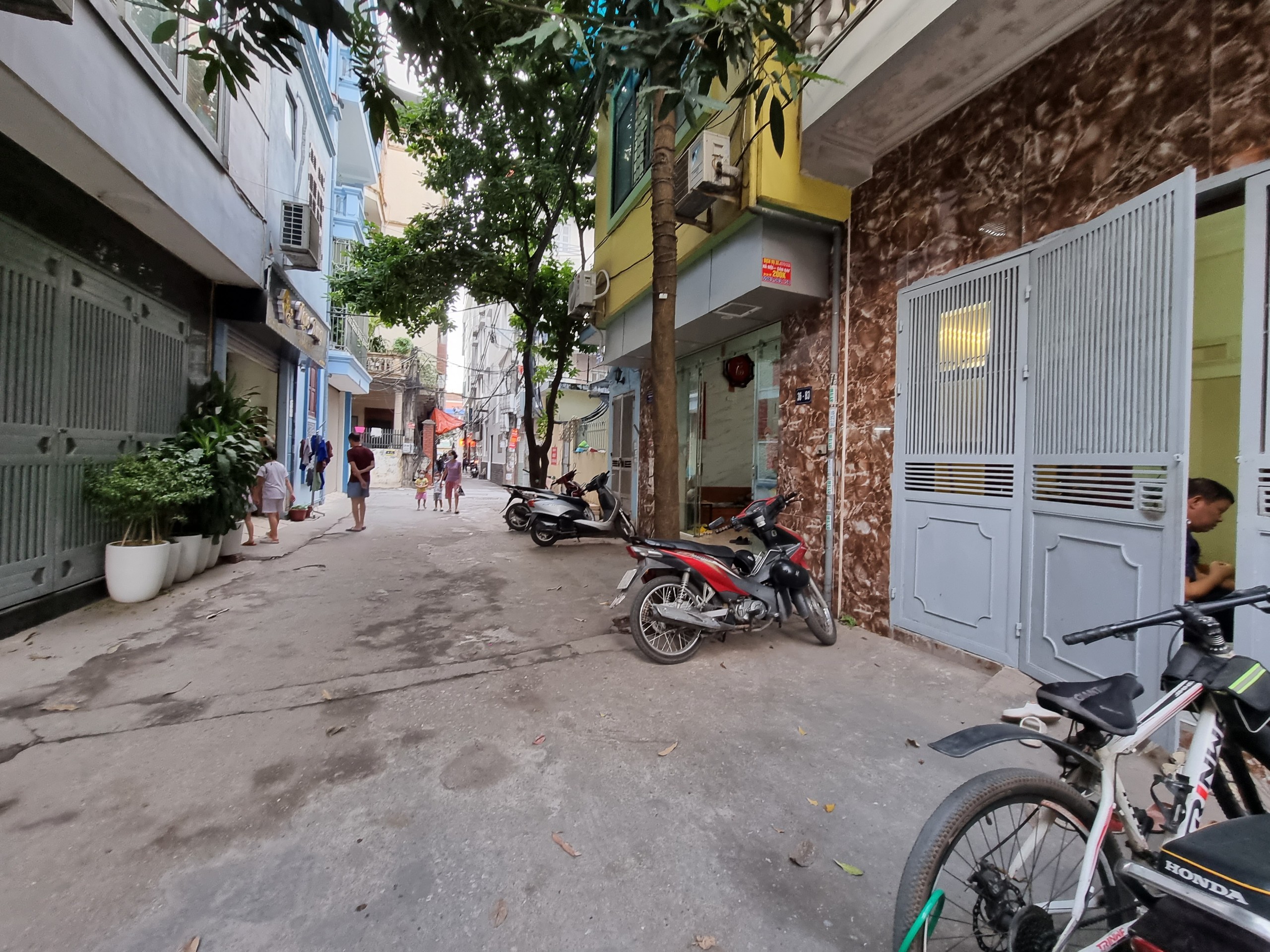 NHÀ MẶT PHỐ MAI DỊCH - LÔ GÓC -NGÕ THÔNG- OTO TRÁNH -KD ĐA DẠNG-NHIỀU TIỆN ÍCH- 35M x 3 TẦNG CHỈ 6.8 Tỉ