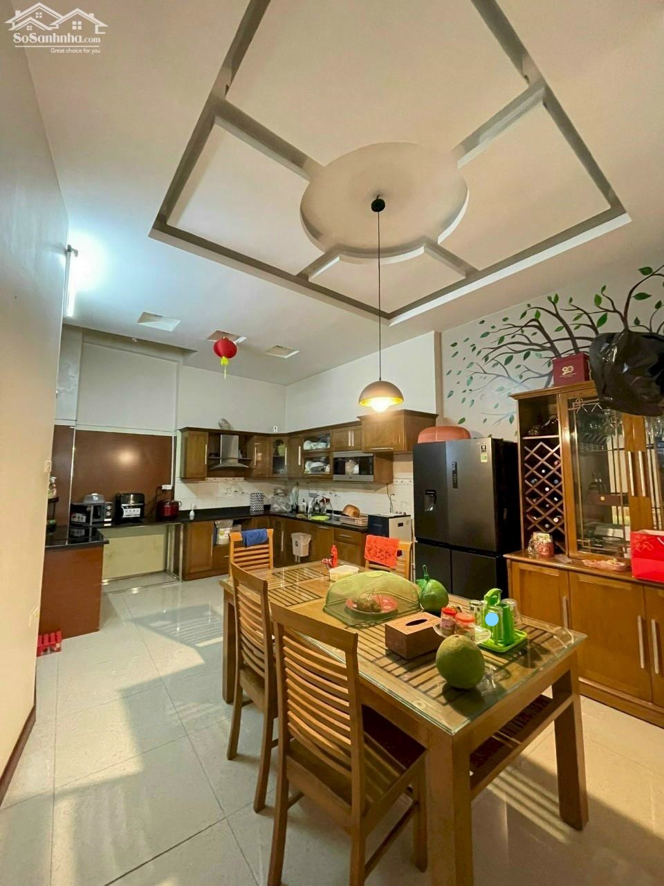 Bán nhà Ngọc Lâm, Long Biên 41 m 5 tầng nhỉnh 3 tỷ, gần hồ, nội thất đầy đủ