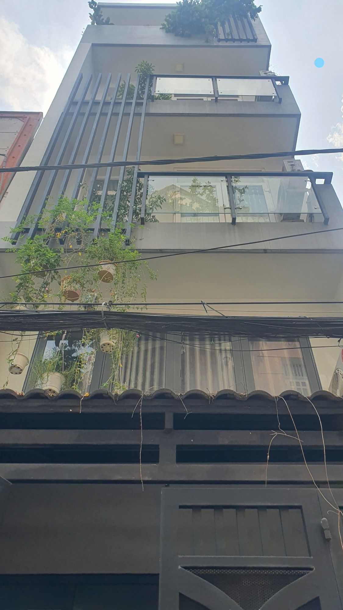 Nhà bán CMT8 vị trí đỉnh,4tầng, 4mx11m,P13, Q10 nhỉnh 9 tỷ