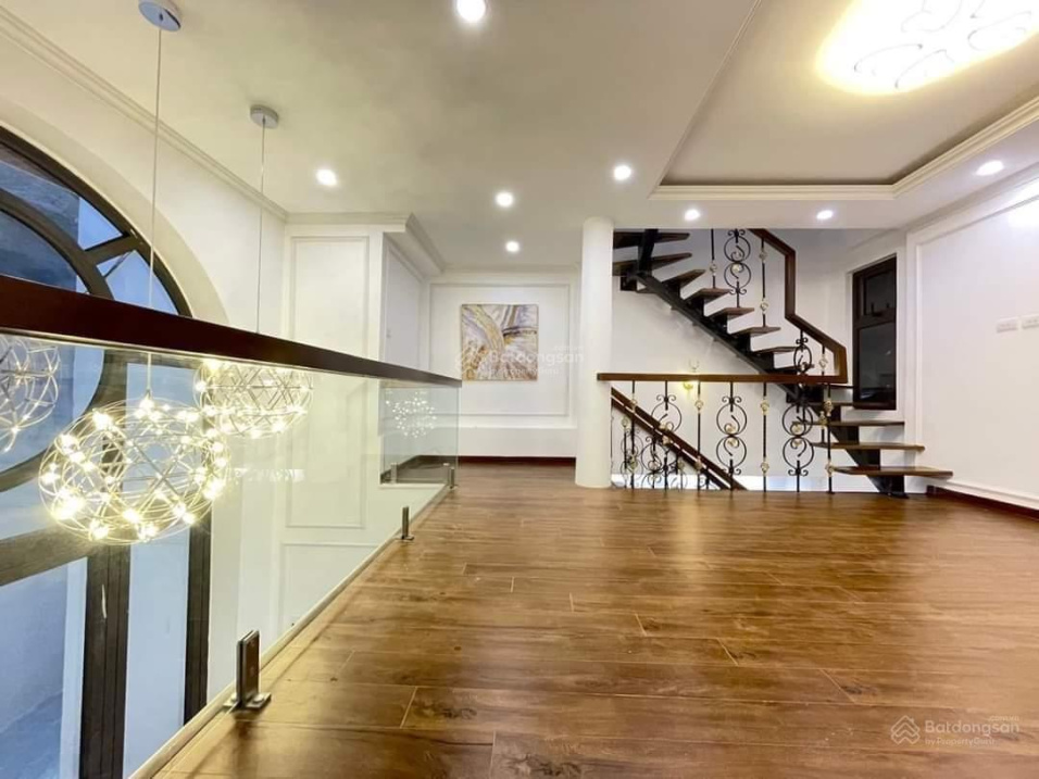 Khu đầu rồng Giang Văn Minh, Ba Đình, đại phát kinh doanh, hầm, thang máy, 67m2, 6T, MT 5m, 16.9 tỷ