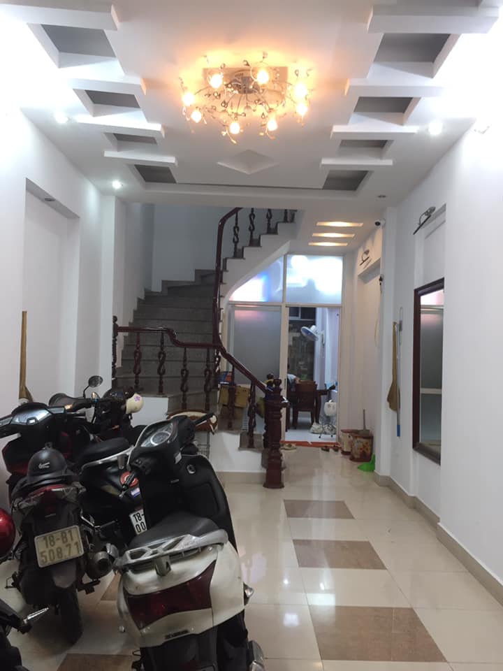 Bán Nhà Phố Lạc Long Quân 55m 5tầng ô tô Kinh doanh.