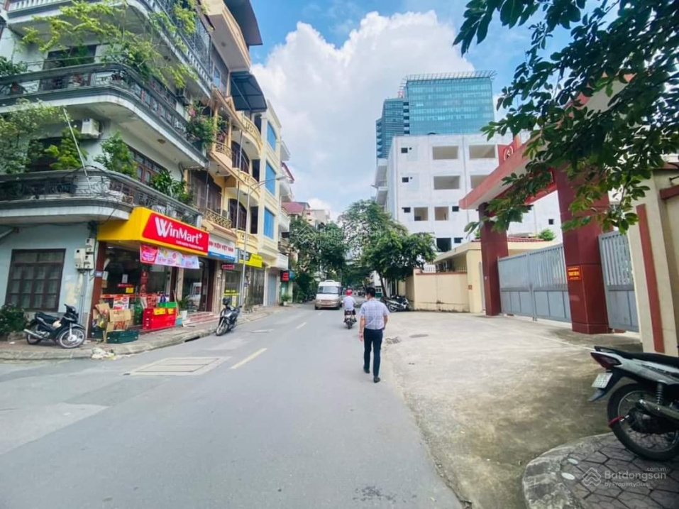 Mặt phố Hoàng Quốc Việt Hoàng Sâm, vỉa hè, bộ đội gác 24/24h, 5 tầng kinh doanh và ở, 35m2, 10 tỷ