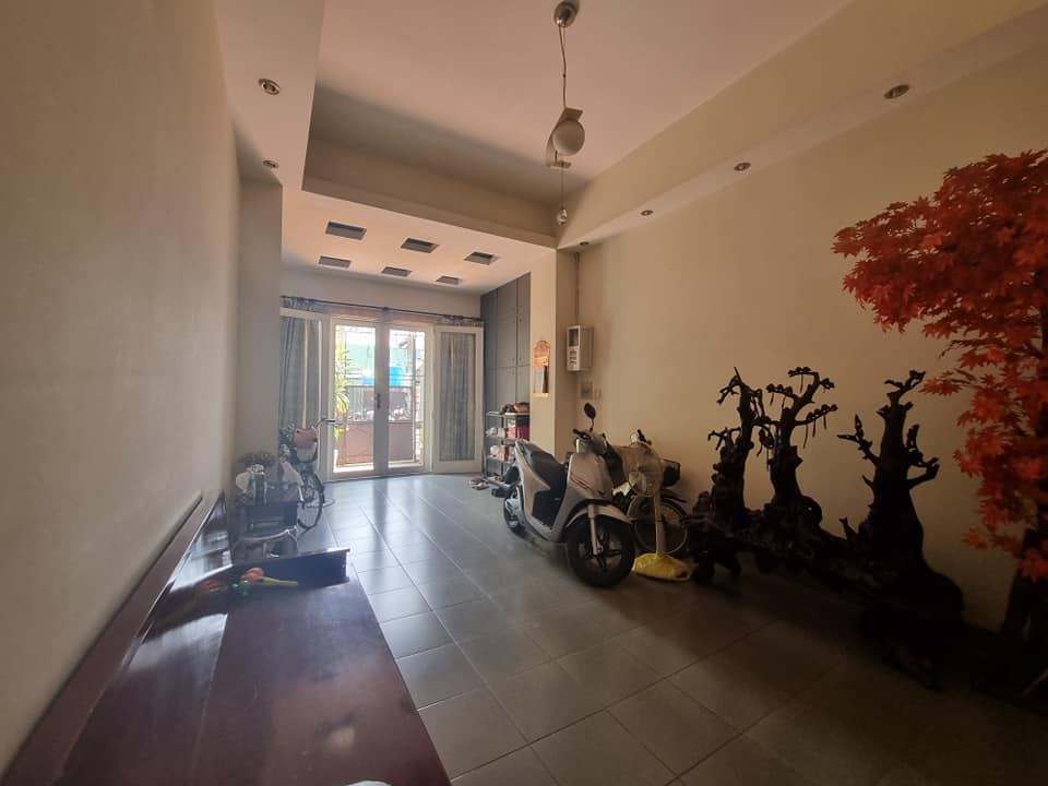 Mặt tiền đường Hồng Hà 78m2, 5 tầng, Phường 9, Quận Phú Nhuận giá chào 18.5 tỷ