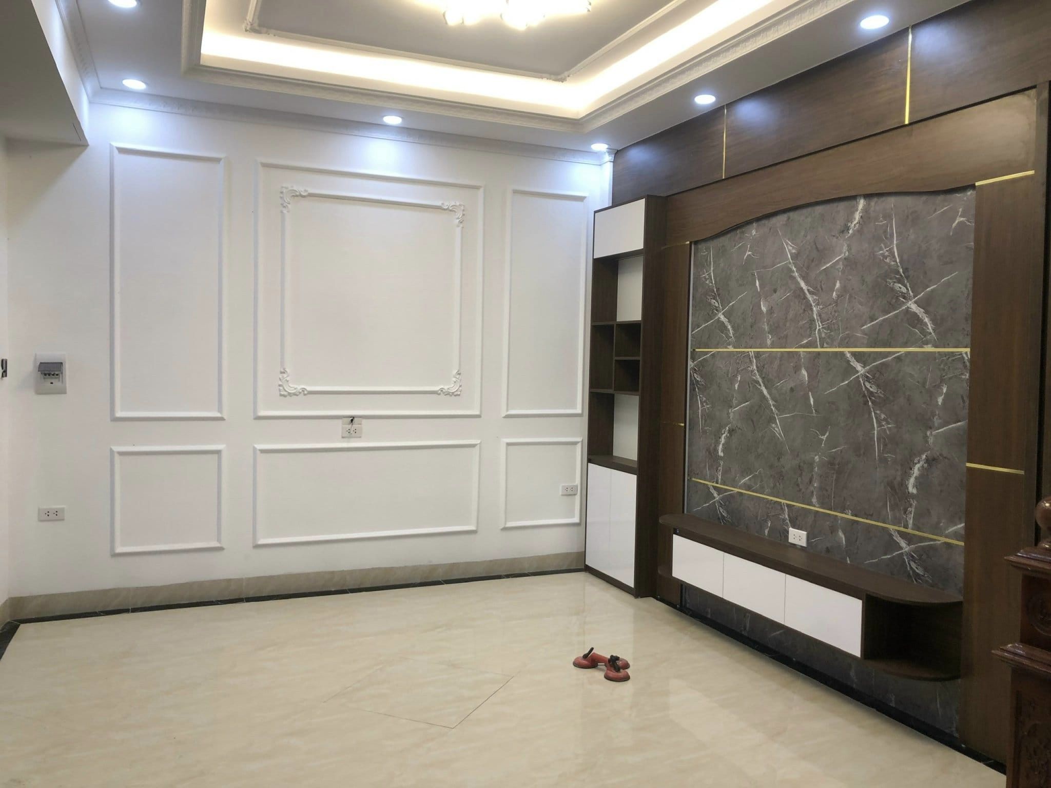 SIÊU PHẨM PHỐ MINH KHAI, 35M x 6 TẦNG, MT 4M, THANG MÁY, 10M RA NGÕ Ô TÔ TRÁNH, GIÁ CHỈ 5 TỶ 5