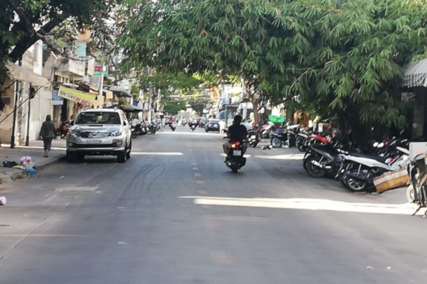 Mua-ban-nha-duong-Le-Chan-Da-Nang-1