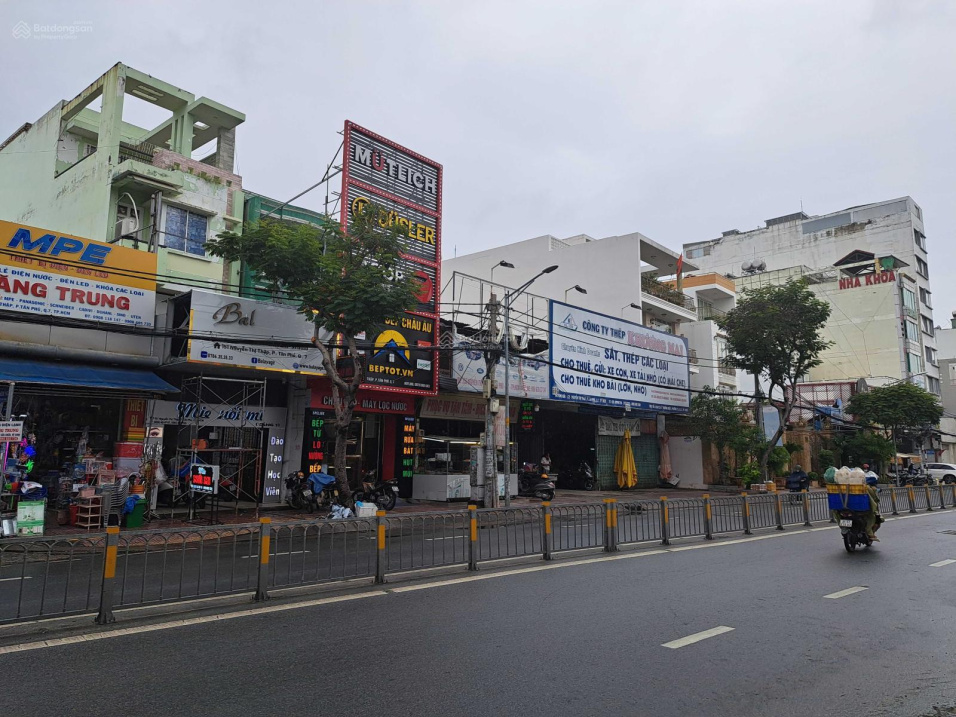 Ngộp bank - bán nhà MT Nguyễn Thị Thập, Quận 7 - 449m2 - 4 tầng - Siêu rẻ. Nhỉnh 33 tỷ, ô tô. VIP