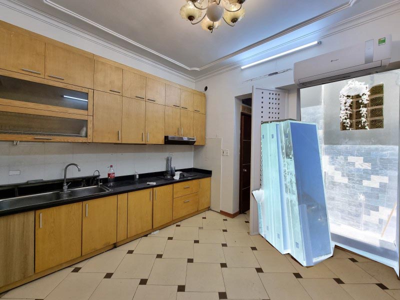 Mặt phố Nguyễn Đình Hoàn, DT 60m2 kinh doanh tốt, 11 tỷ 8