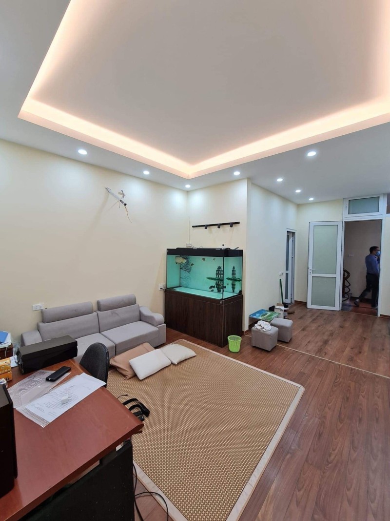 Nguyễn Khánh Toàn, DT 69m x 4 tầng, mặt tiền 4.4m, 6 tỷ 3