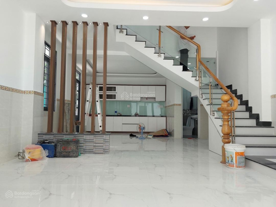 Nhà lô góc Dương Quảng Hàm, P5, GV 3 tầng đúc mới 47m2 chỉ 5.7 tỷ TL