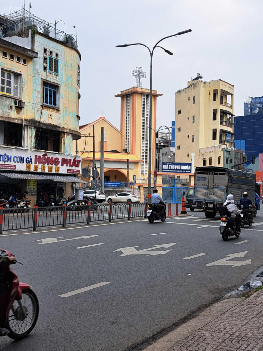 Nhà mặt tiền Lâm Văn Bền - ngộp bank -cực hiếm - siêu rẻ 8m x 40m. Bán lỗ, 33 tỷ. Ô tô vào nhà. Vip