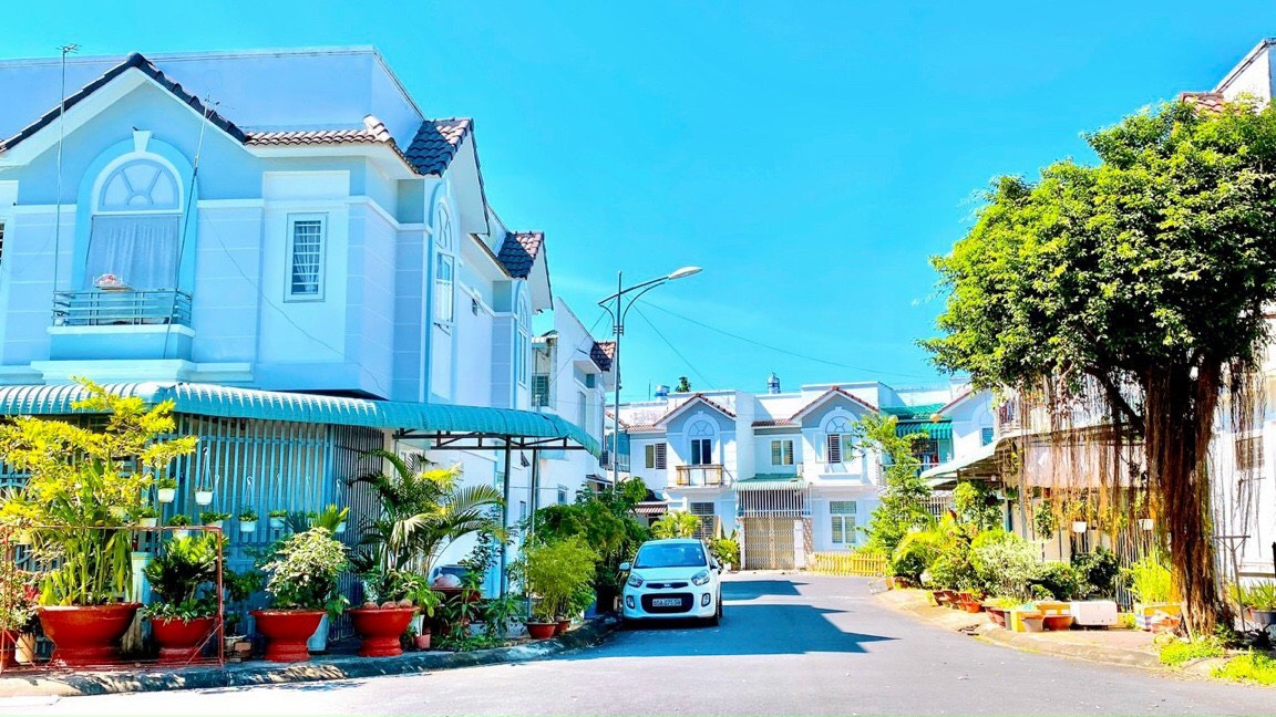 Bán ngôi nhà Mới Xây 6,3x11m 2,1 tỷ 3PN 2WC, gần nhiều trường ĐH Tây Đô, FPT