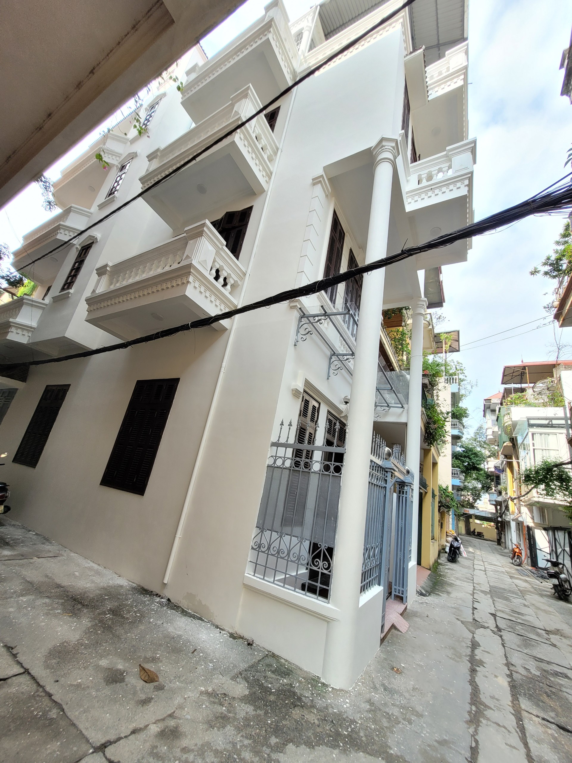 Giảm 1.5 tỷ Chủ Cần bán gấp nhà phố Phùng Chí Kiên 65m2, 4T, lô góc,phân lô phong cách biệt thự, ô tô tránh,