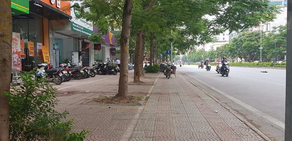 Bán gấp nhà C4 mặt phố Nguyễn Văn Cừ, 78/103 m2, vỉa hè đá bóng, thông số hoa hậu