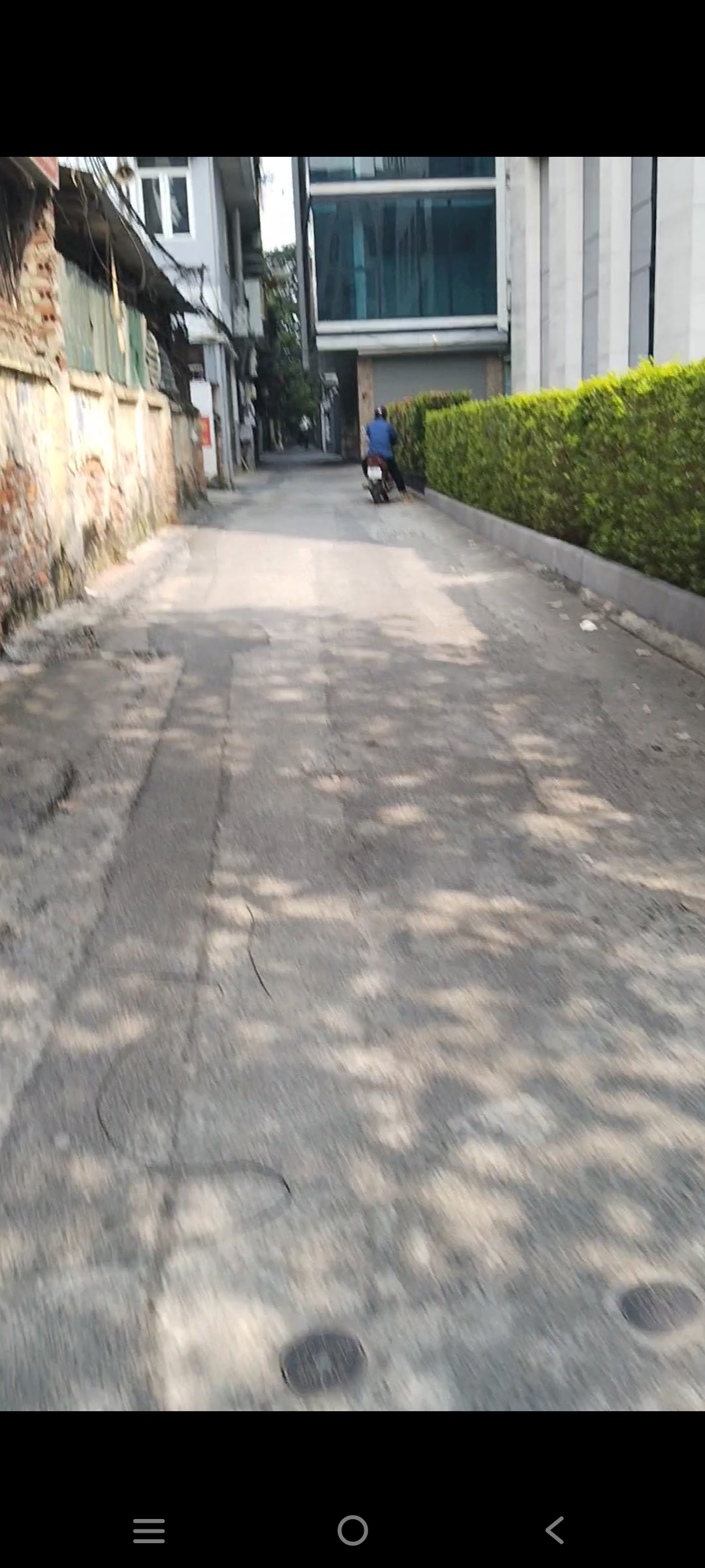 Bán nhà Hoàng Quốc Việt, phân lô, ôtô vào nhà, an sinh đỉnh 40m2x6T, MT 5,8m giá nhỉnh 9 tỷ.