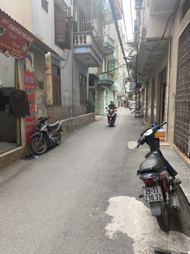 Bán đất tặng nhà Trần Phú Hà Đông, 150m2, MT:7m, chia 2 sổ,Ô TÔ, sát phố, KD, 14 tỷ.