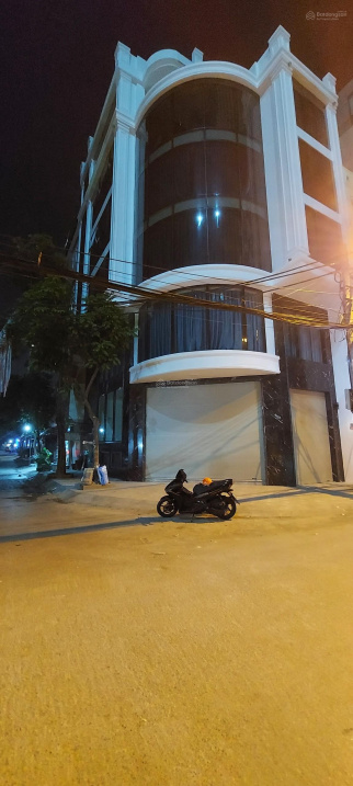 Tòa nhà 9 tầng siêu đẹp, gần Keangnam, lô góc 2 mặt phố, 100m2, mặt tiền 15m, vỉa hè, hầm