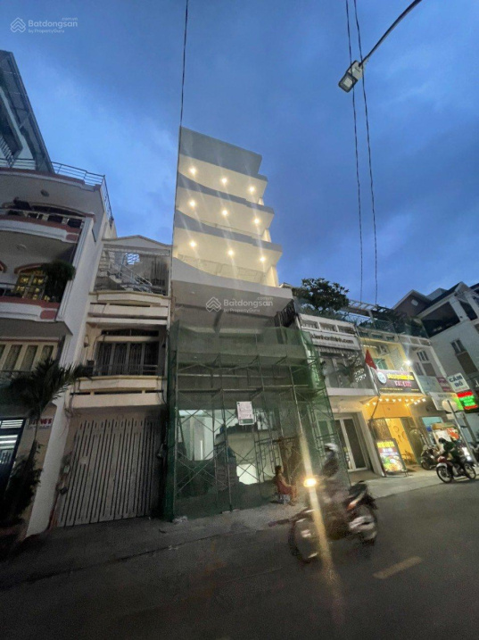 Tòa nhà văn phòng mới MT Nguyễn Văn Nguyễn, p Tân Định, Q1, DT 6.5x22m, H + 6 lầu L/H 0395 946 666