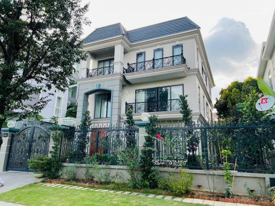 Tôi Chính chủ cần bán biệt thự Nam Phú Villas Q. 7, DT 12x24m 35 tỷ, sổ hồng (ngộp ngân hàng)