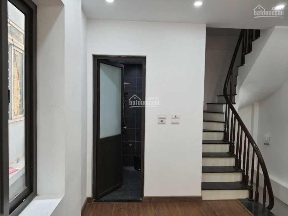 Tôi cần bán gấp nhà Văn Phú - Đối diện Metro Hà Đông, kinh doanh tốt ô tô vào nhà lô góc. Giá 3tỷ9