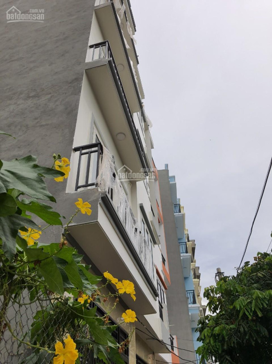 Tôi cần bán nhà 4 tầng-3 phòng ngủ đối diện bến xe Yên Nghĩa, Quang Trung, HĐ ô tô đỗ. Giá 2tỷ6